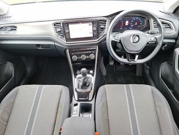 Used Volkswagen T-Roc 2018 for sale - 78756942: Photo