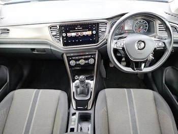 Used Volkswagen T-Roc 2019 for sale - 76932504: Photo