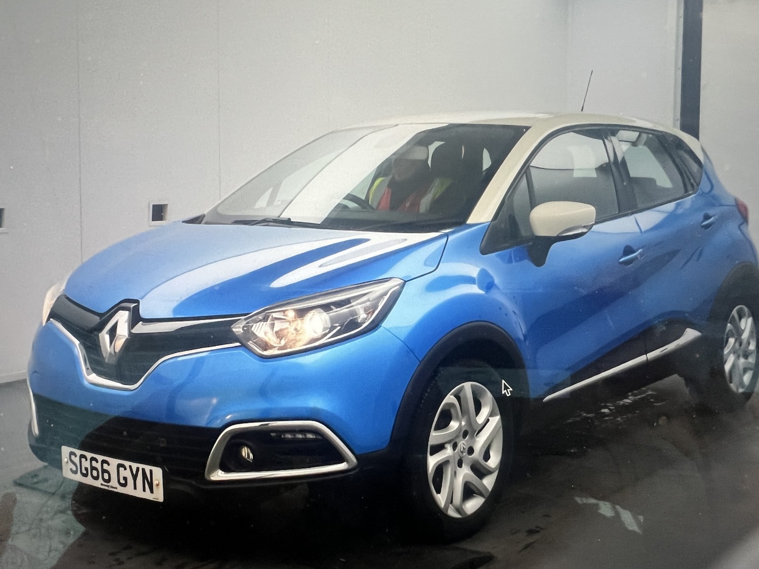 Used Renault Captur 2016 for sale - 77968798: Photo 2