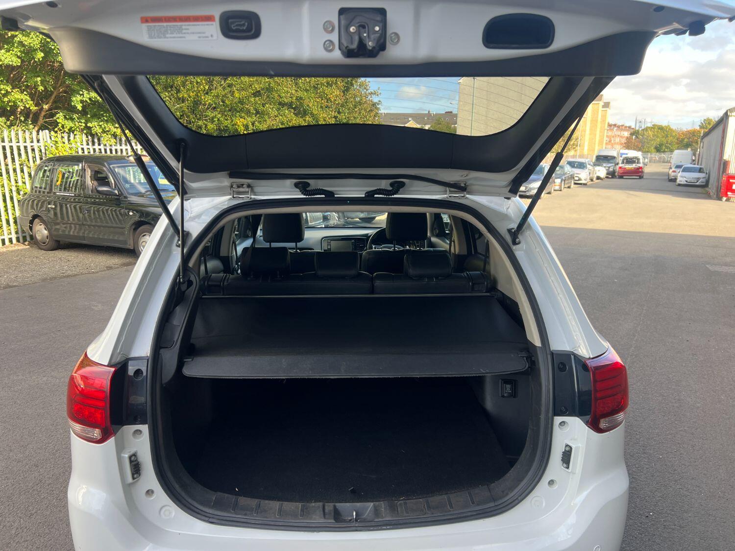 Used Mitsubishi Outlander 2017 for sale - 75994598: Photo 10