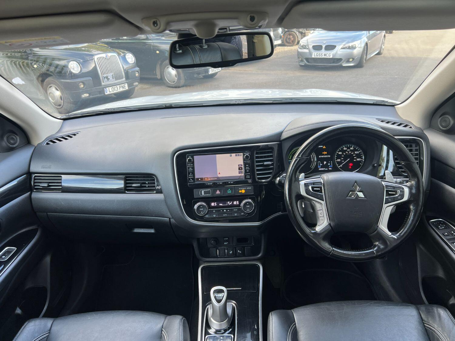 Used Mitsubishi Outlander 2017 for sale - 75994598: Photo 12