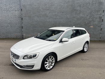 Used Volvo V60 2015 for sale - 77409623: Photo
