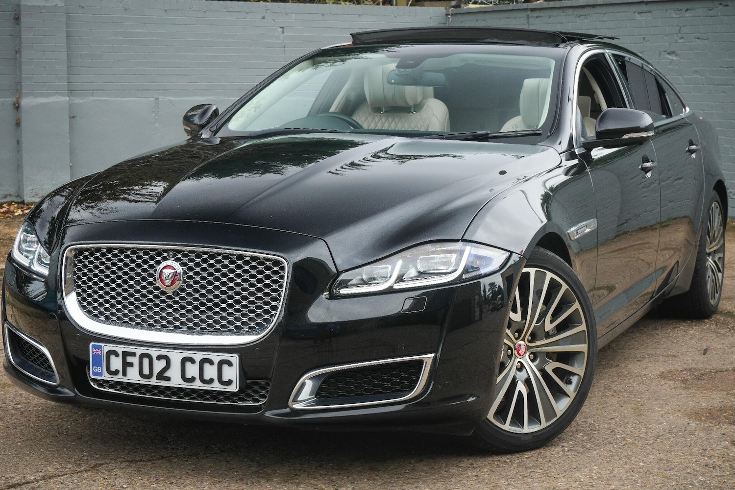 Used Jaguar XJ 2017 for sale - 76522150: Photo 1
