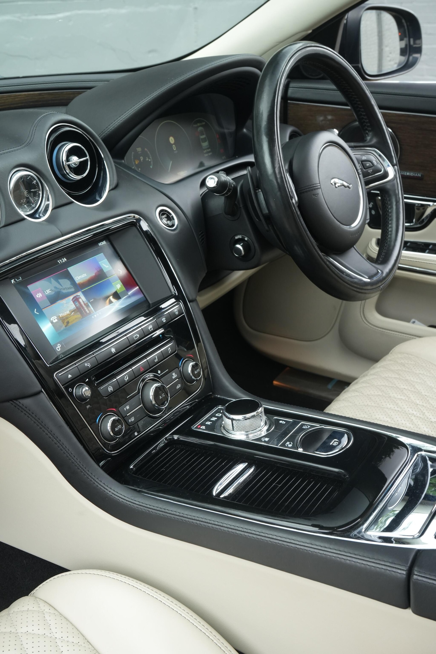 Used Jaguar XJ 2017 for sale - 76522150: Photo 42