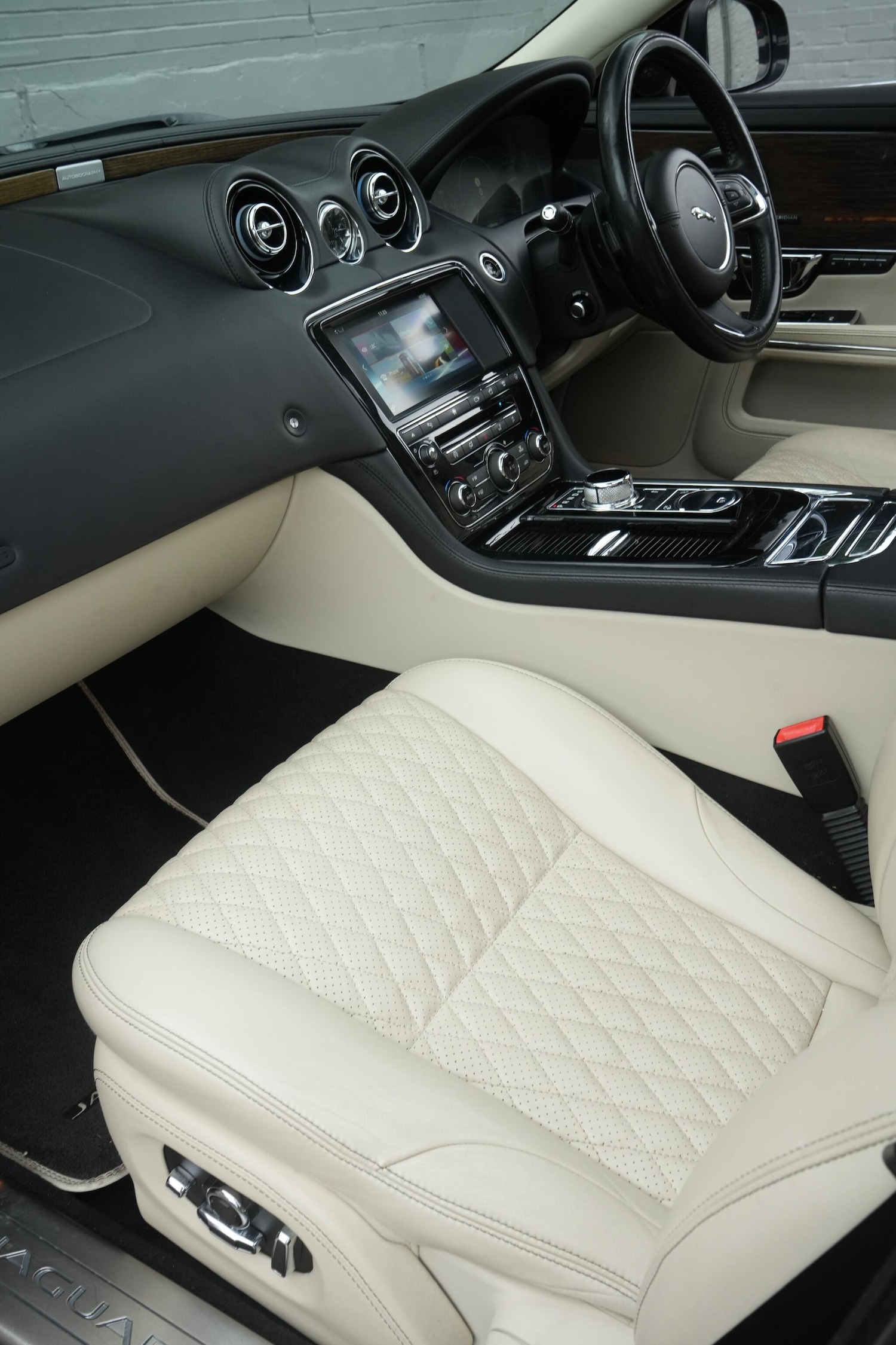 Used Jaguar XJ 2017 for sale - 76522150: Photo 43