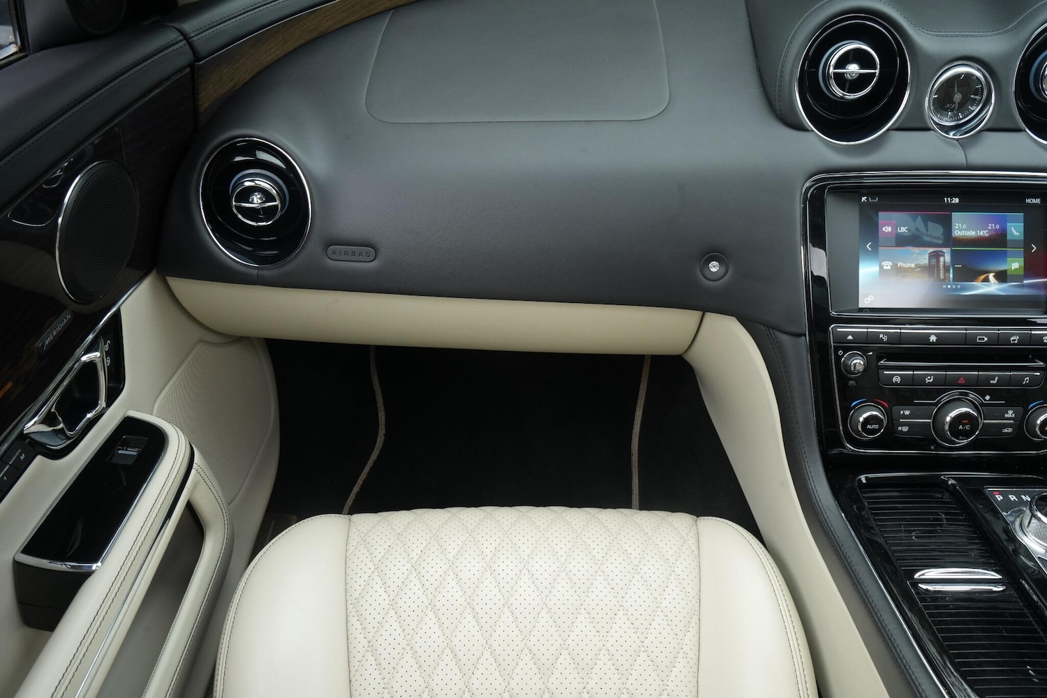 Used Jaguar XJ 2017 for sale - 76522150: Photo 44