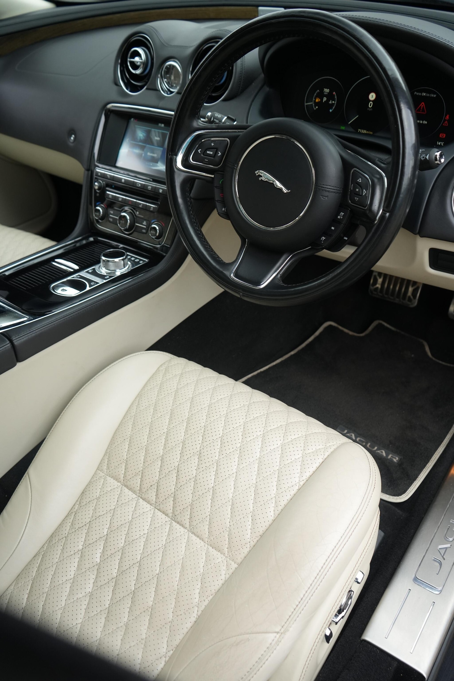 Used Jaguar XJ 2017 for sale - 76522150: Photo 49