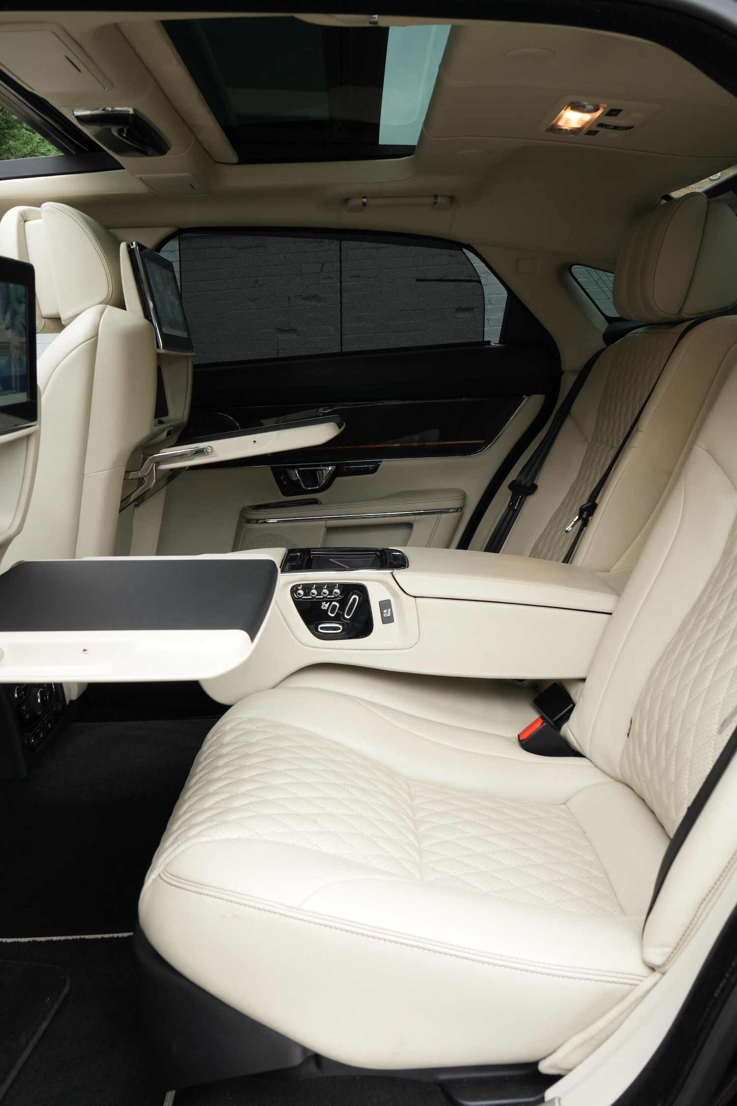 Used Jaguar XJ 2017 for sale - 76522150: Photo 62