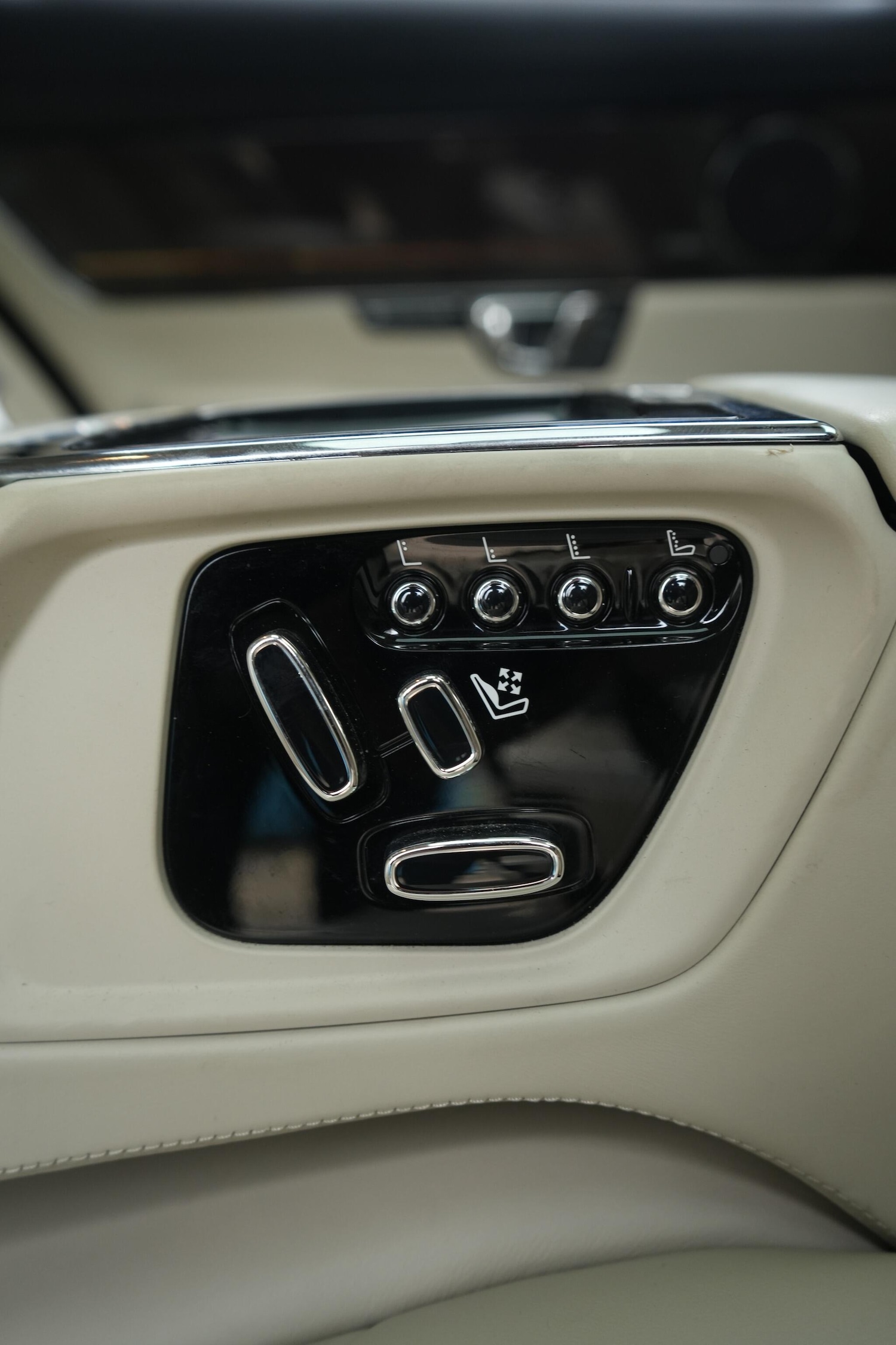 Used Jaguar XJ 2017 for sale - 76522150: Photo 64