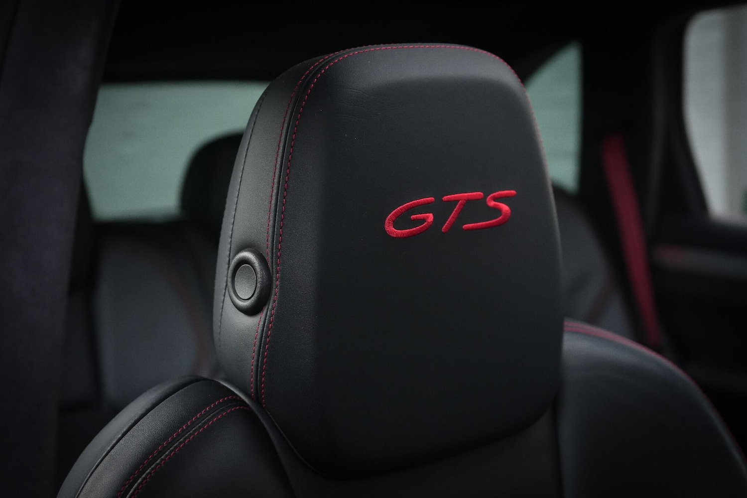 Used Porsche Cayenne 2012 for sale - 76521636: Photo 4