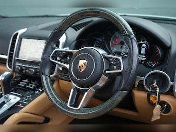 Used Porsche Cayenne 2016 for sale - 77646850: Photo