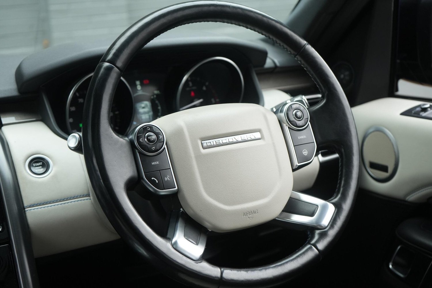 Used Land Rover Discovery 2017 for sale - 76522289: Photo 25