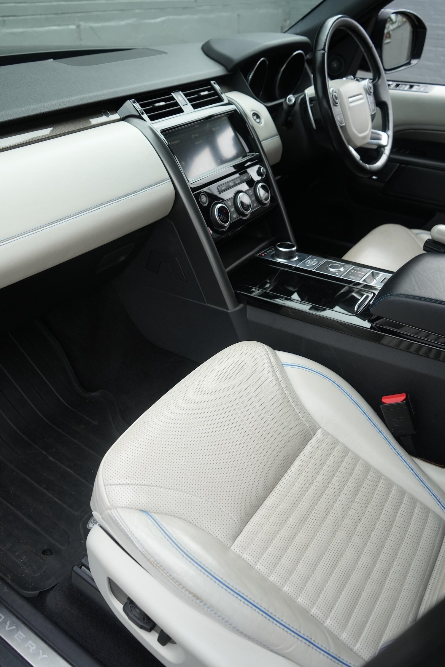 Used Land Rover Discovery 2017 for sale - 76522289: Photo 29