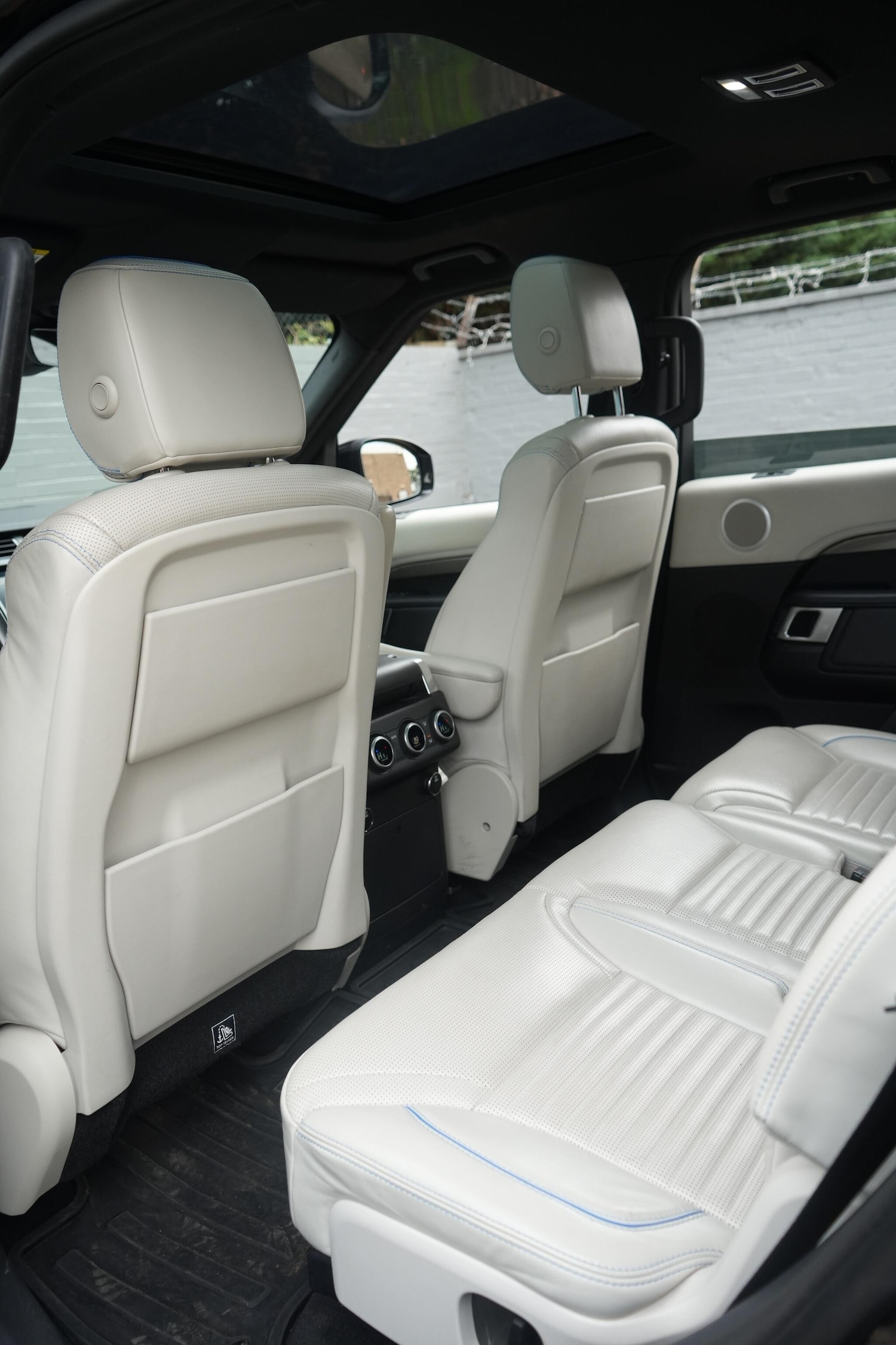 Used Land Rover Discovery 2017 for sale - 76522289: Photo 40