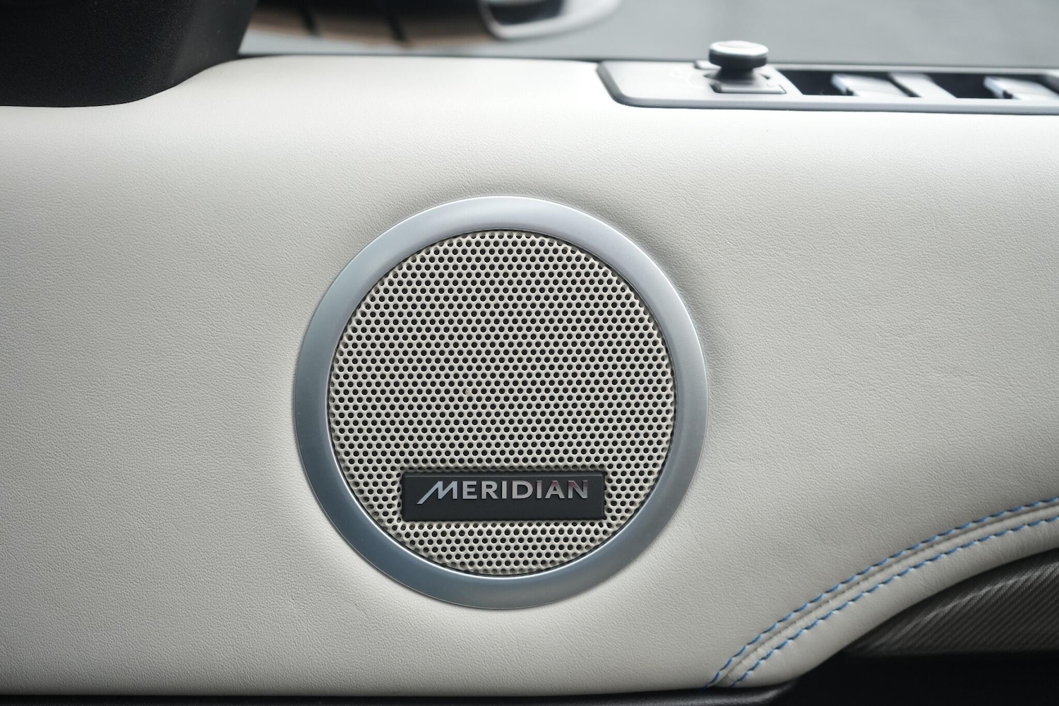 Used Land Rover Discovery 2017 for sale - 76522289: Photo 6