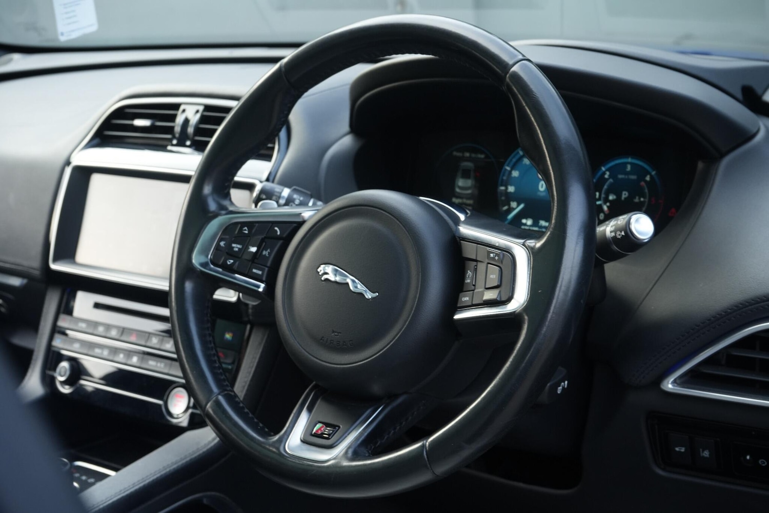 Used Jaguar F-Pace 2016 for sale - 76832672: Photo 3