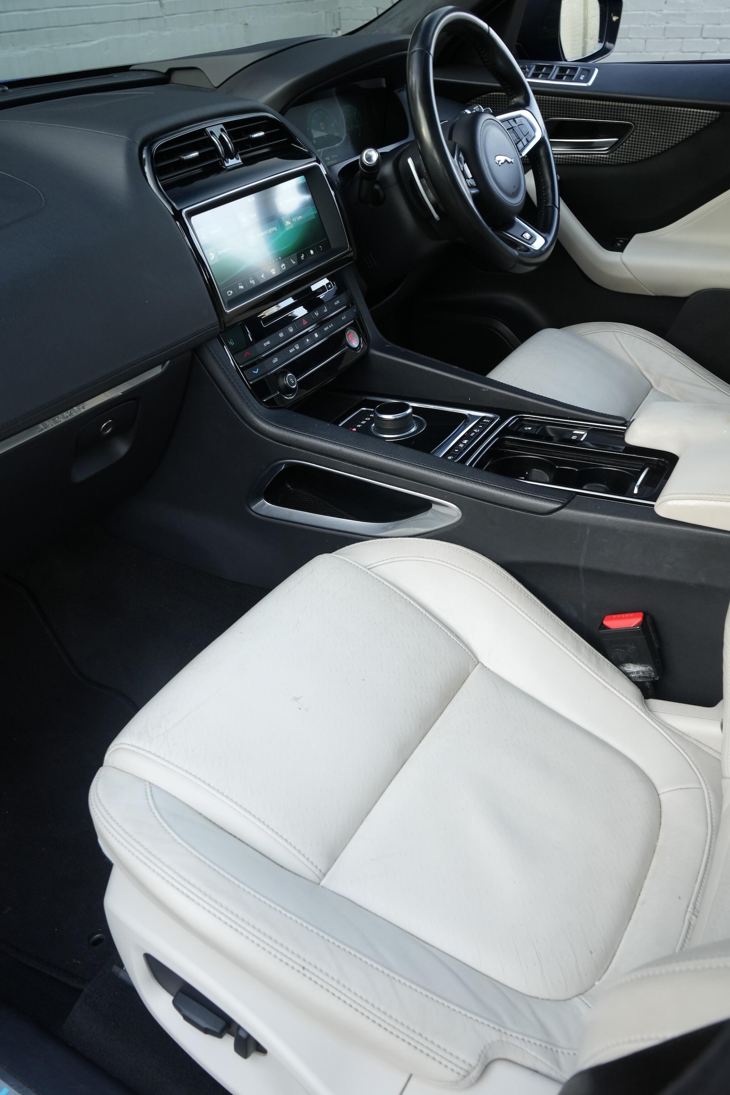 Used Jaguar F-Pace 2016 for sale - 76832672: Photo 33