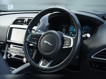 Used Jaguar F-Pace 2016 for sale - 76832672: Photo