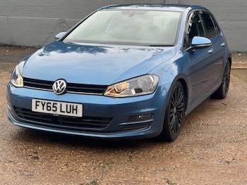 Used Volkswagen Golf 2015 for sale - 76562320: Photo