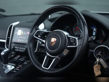 Used Porsche Cayenne 2017 for sale - 77387664: Photo