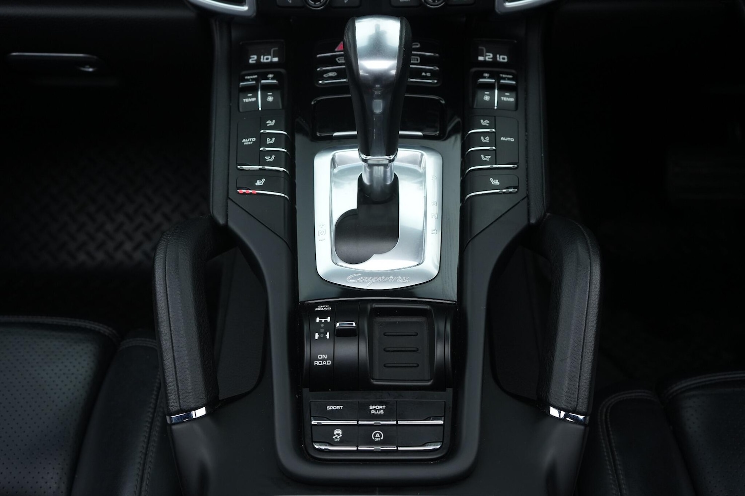 Used Porsche Cayenne 2015 for sale - 76995743: Photo 32