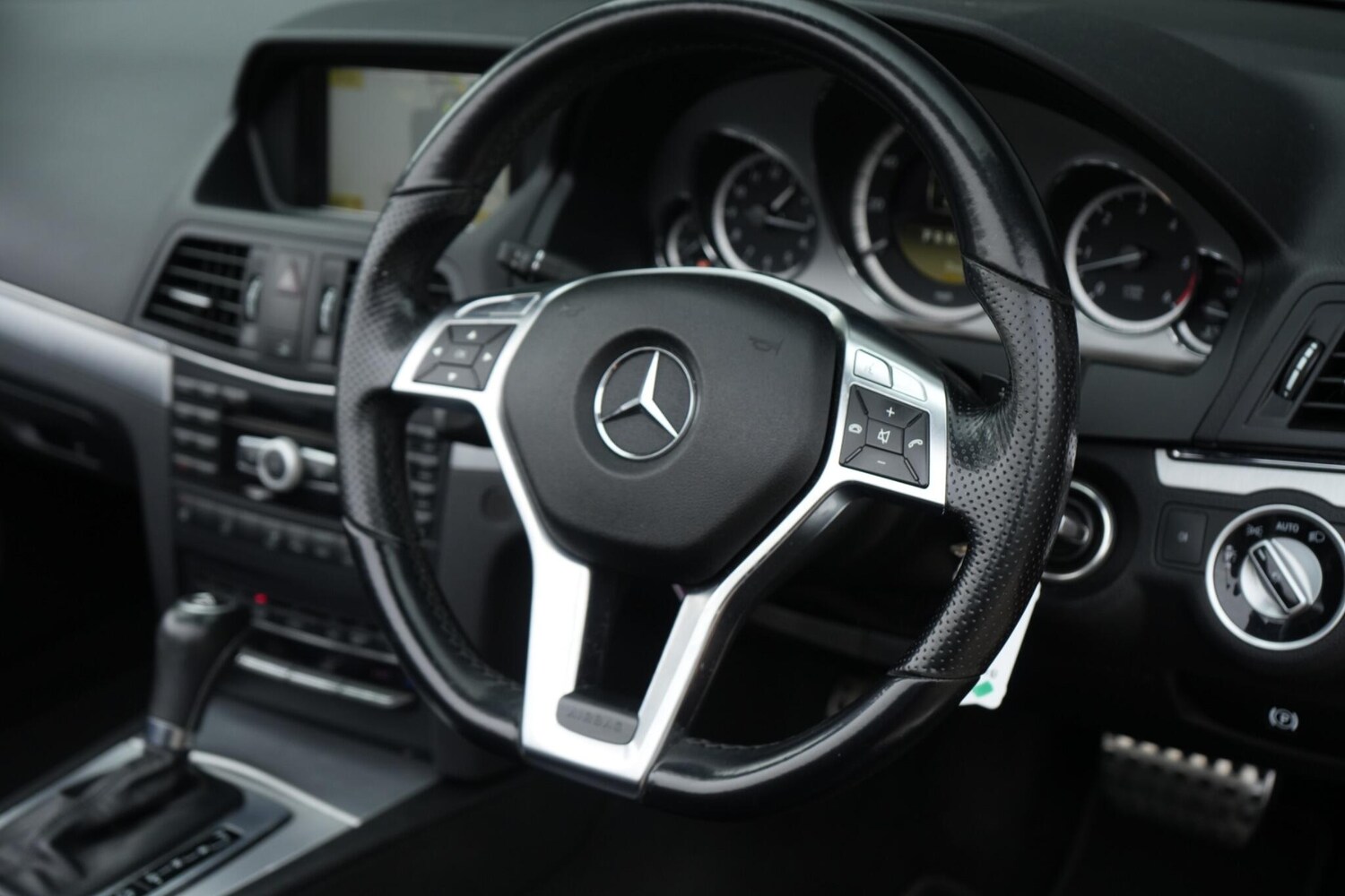 Used Mercedes-Benz E Class 2011 for sale - 76361511: Photo 30