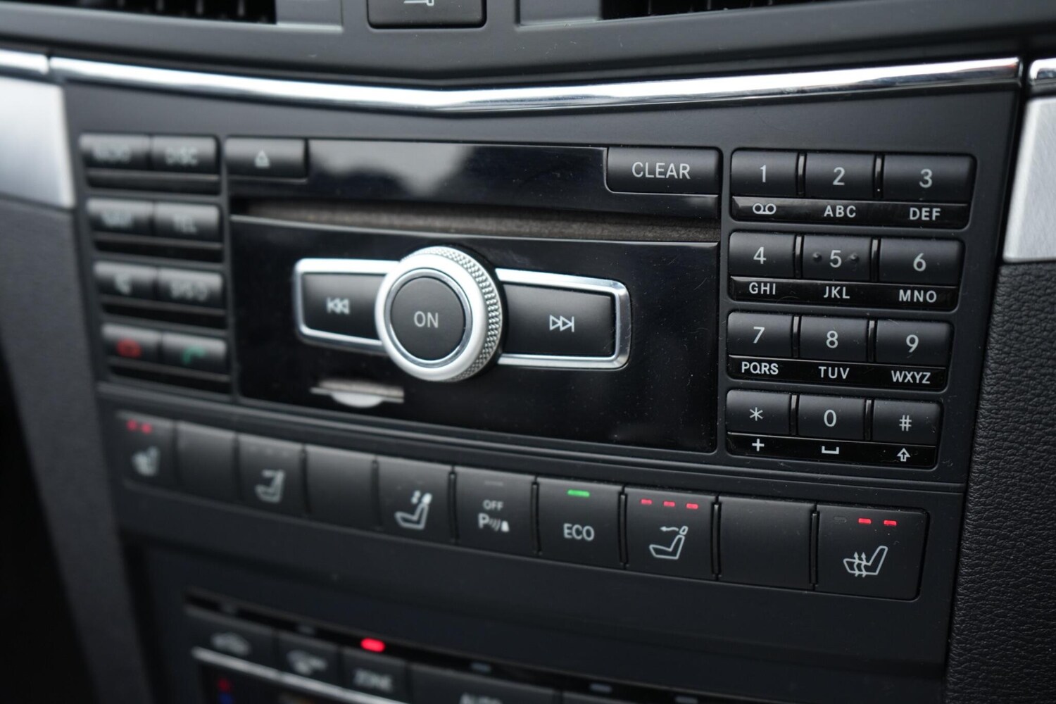 Used Mercedes-Benz E Class 2011 for sale - 76361511: Photo 35