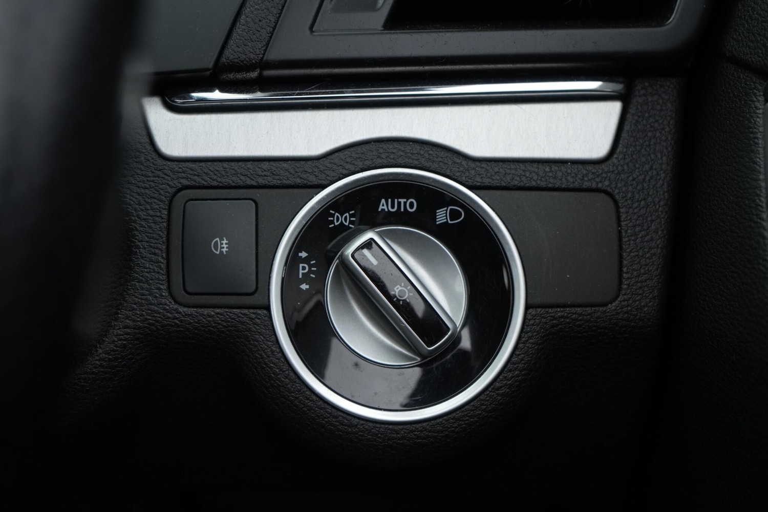 Used Mercedes-Benz E Class 2011 for sale - 76361511: Photo 40