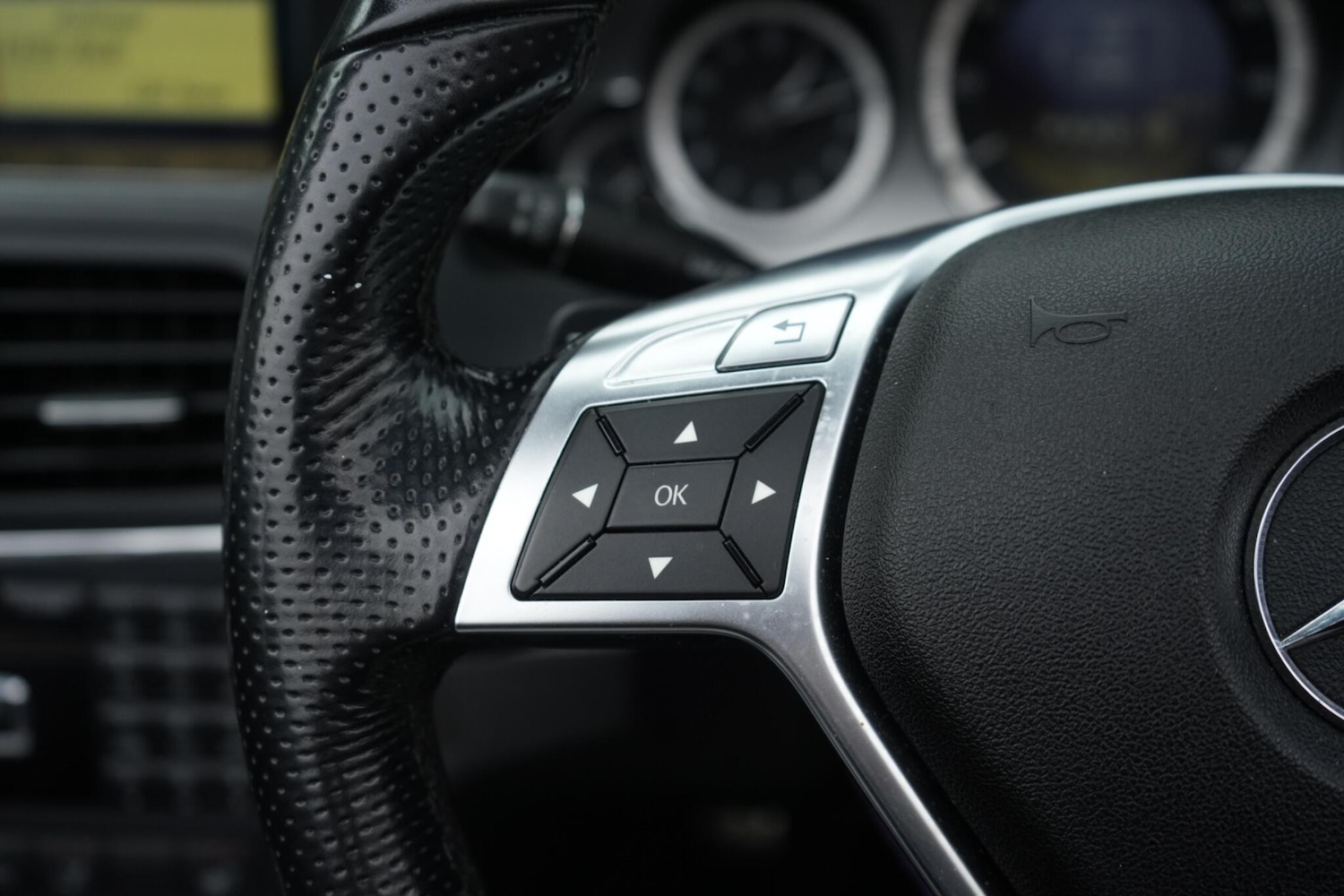 Used Mercedes-Benz E Class 2011 for sale - 76361511: Photo 44