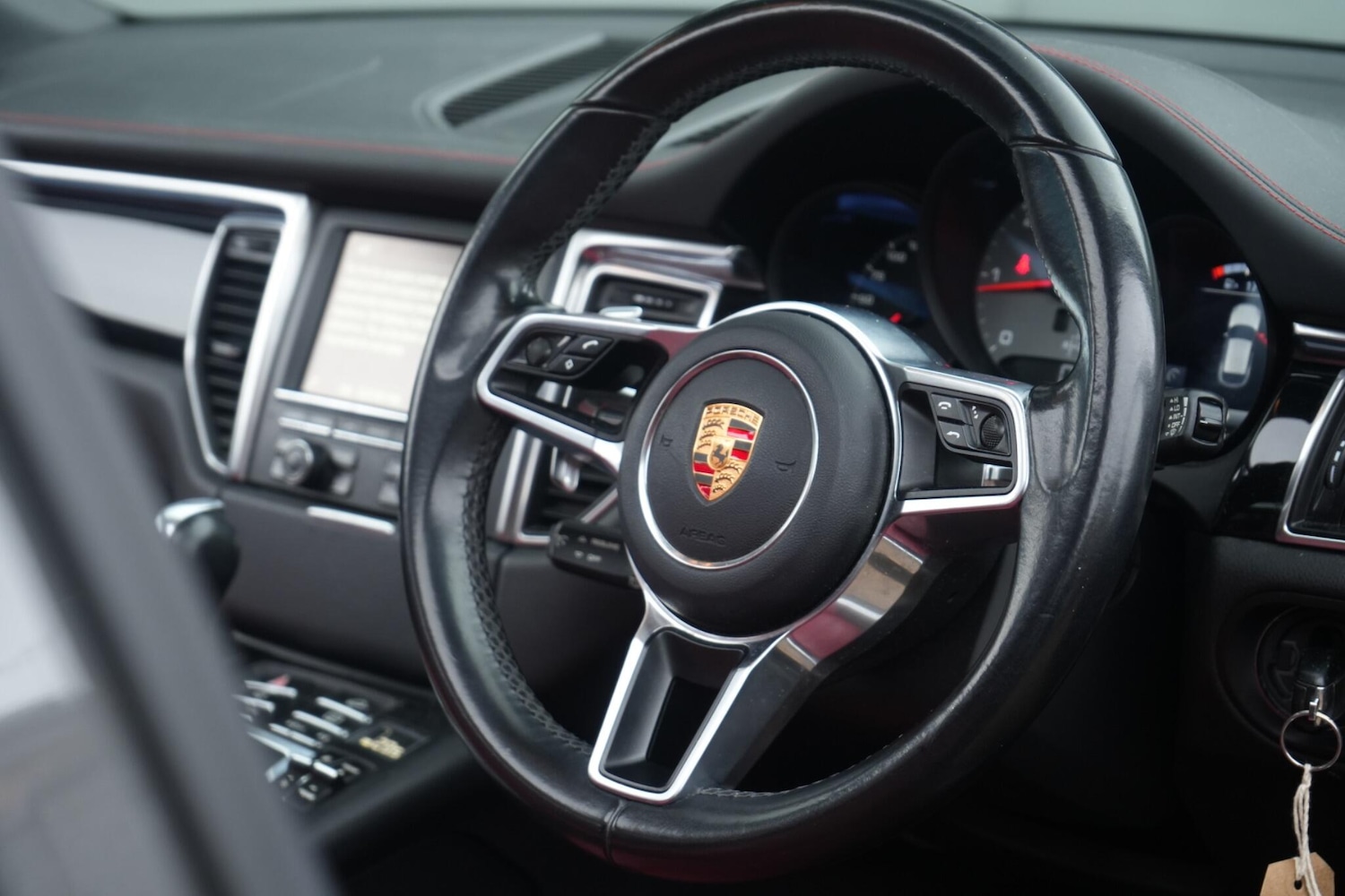 Used Porsche Macan for sale - 77611582: Photo 2