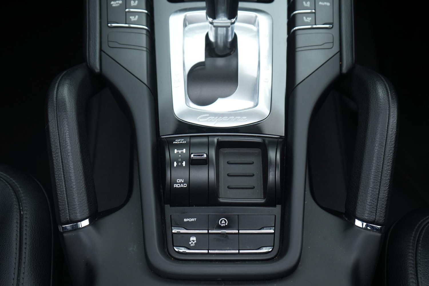 Used Porsche Cayenne 2015 for sale - 76522128: Photo 32