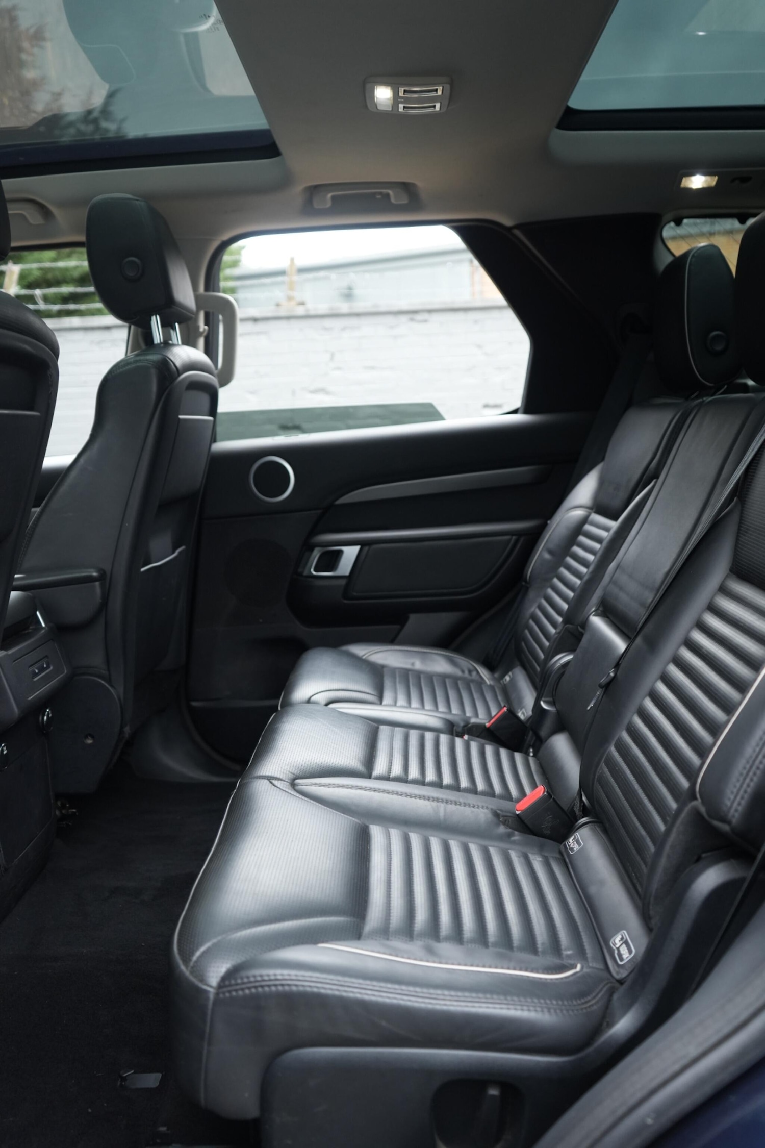 Used Land Rover Discovery 2017 for sale - 77958400: Photo 45