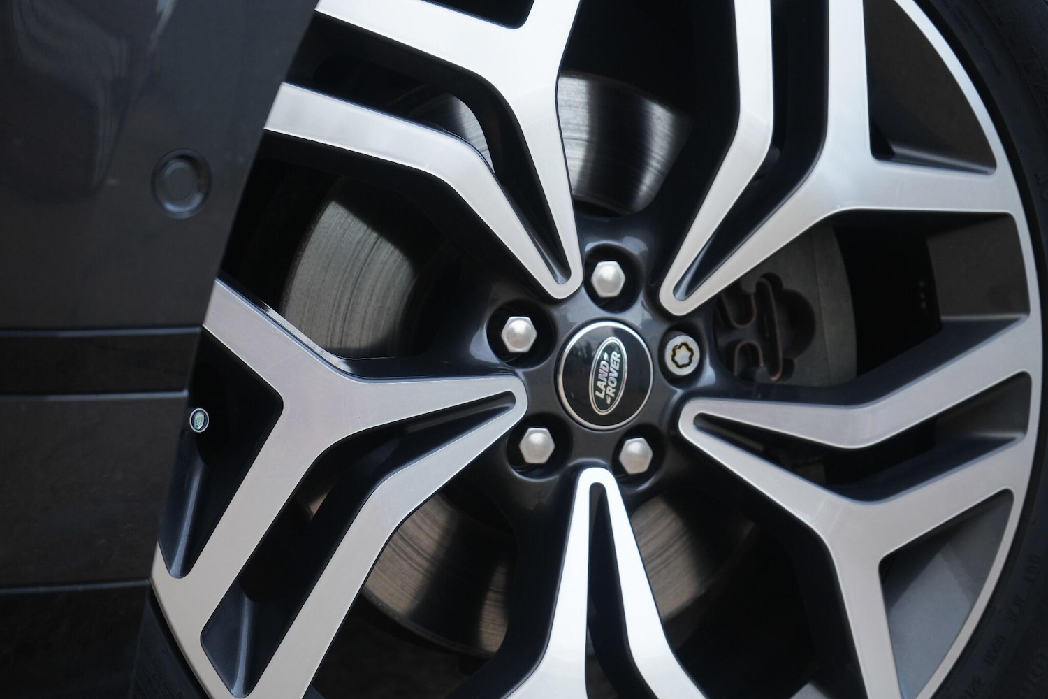 Used Land Rover Range Rover Velar 2018 for sale - 76645510: Photo 4