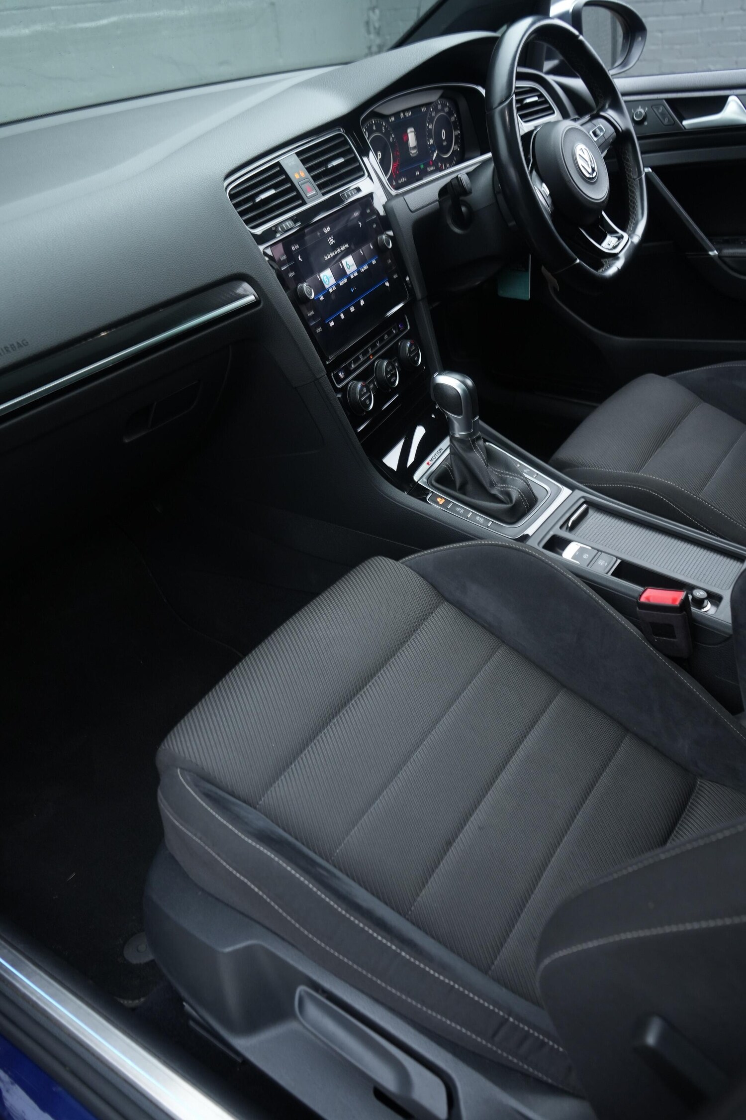 Used Volkswagen Golf 2018 for sale - 76607107: Photo 25