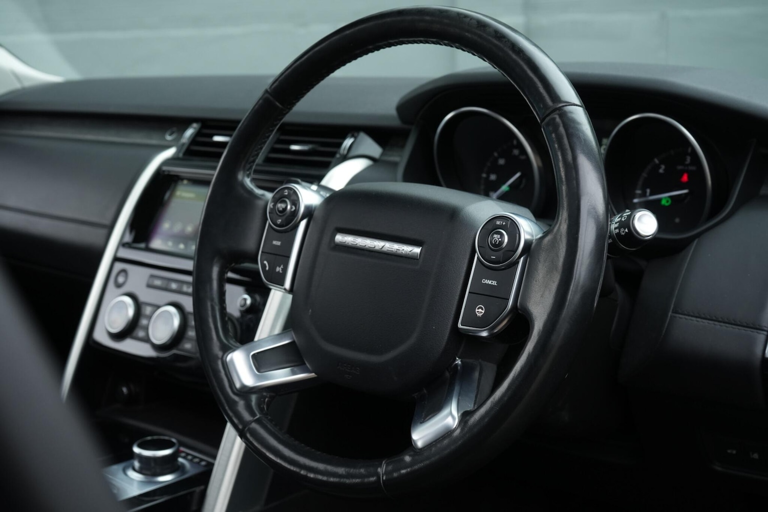 Used Land Rover Discovery 2017 for sale - 77683646: Photo 3