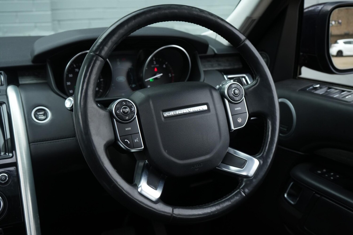 Used Land Rover Discovery 2017 for sale - 77683646: Photo 31