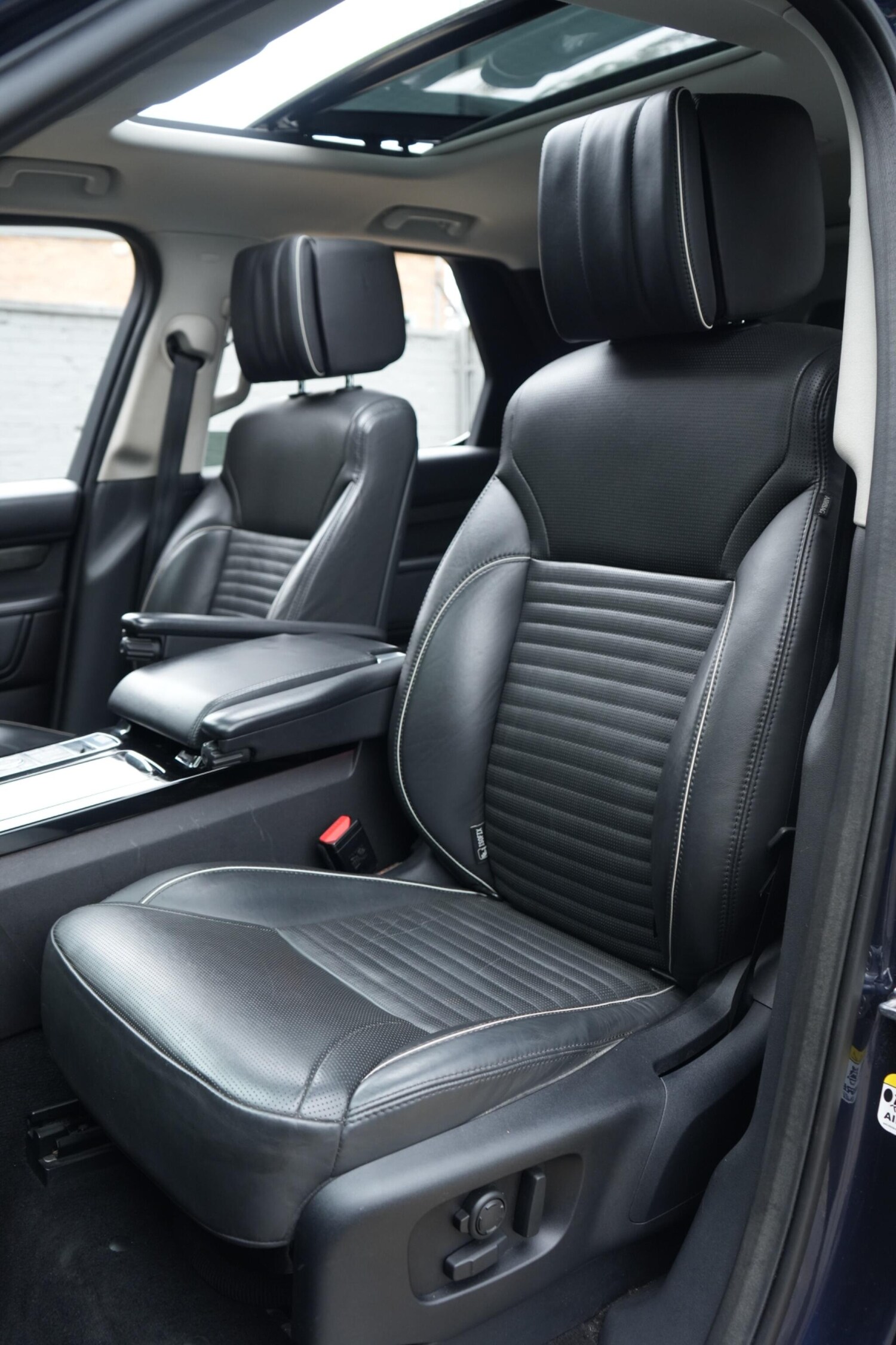 Used Land Rover Discovery 2017 for sale - 77683646: Photo 44