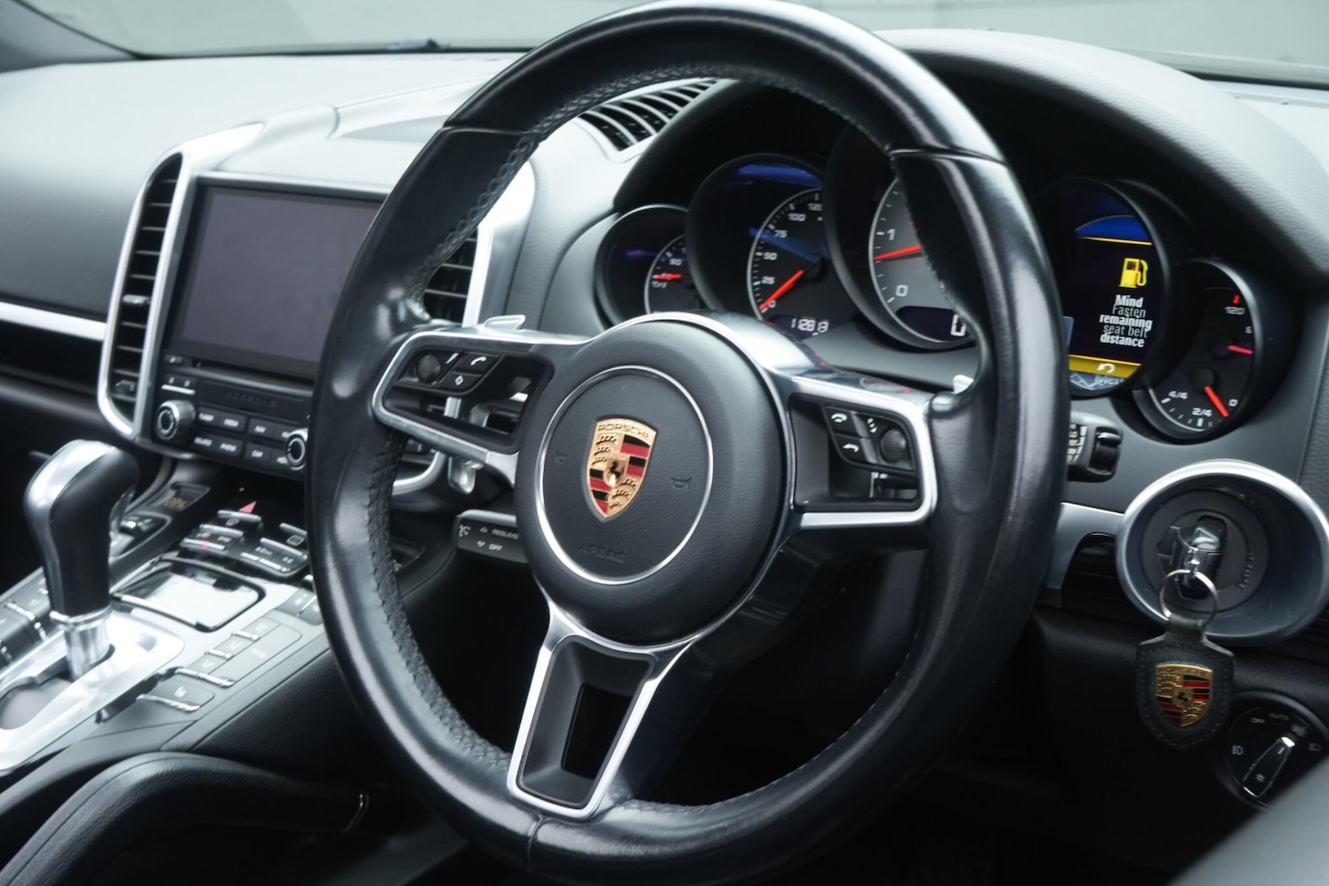 Used Porsche Cayenne 2017 for sale - 76993848: Photo 2