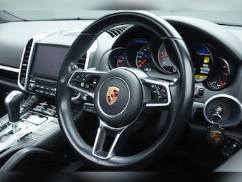 Used Porsche Cayenne 2017 for sale - 76993848: Photo