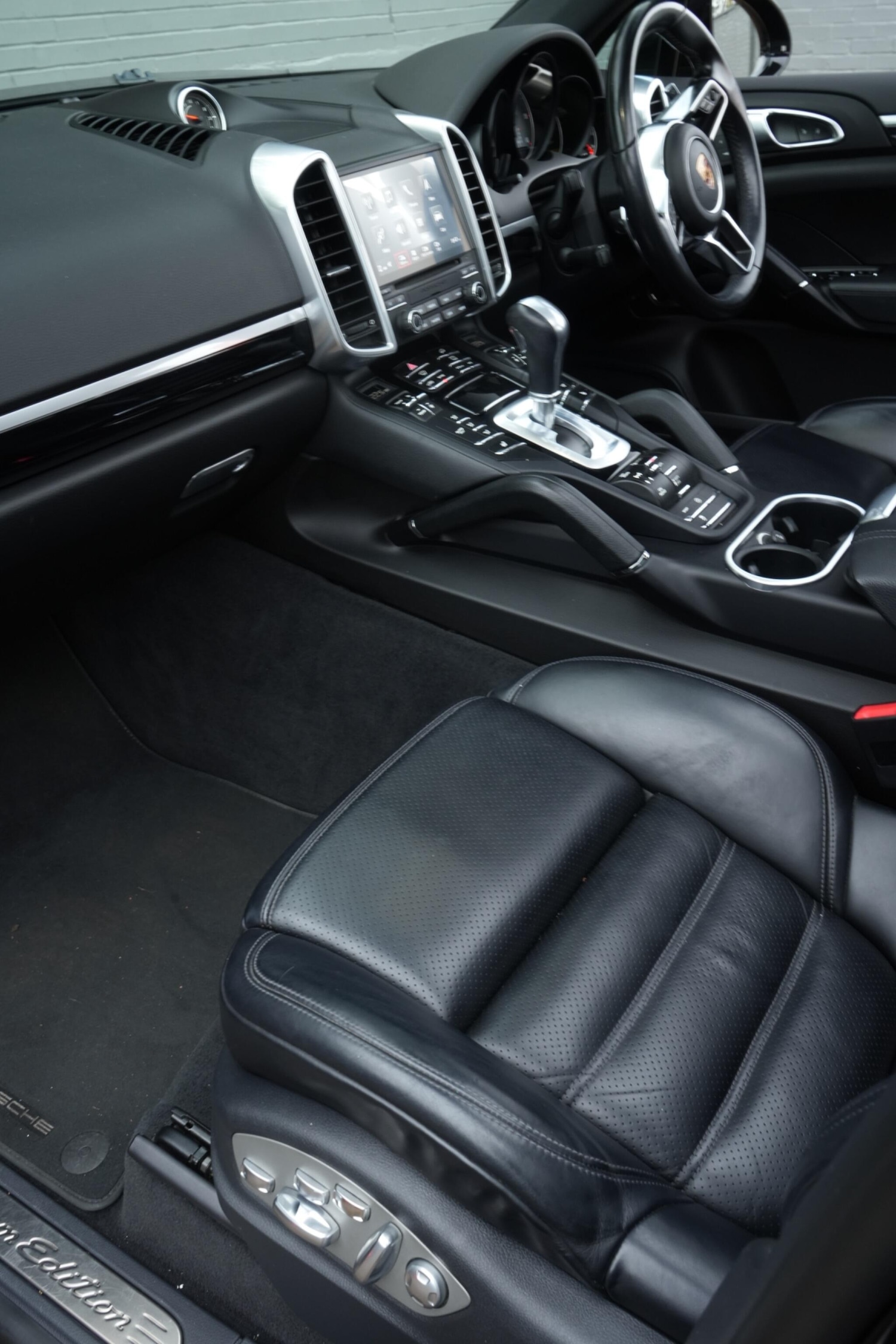 Used Porsche Cayenne 2017 for sale - 76993848: Photo 32