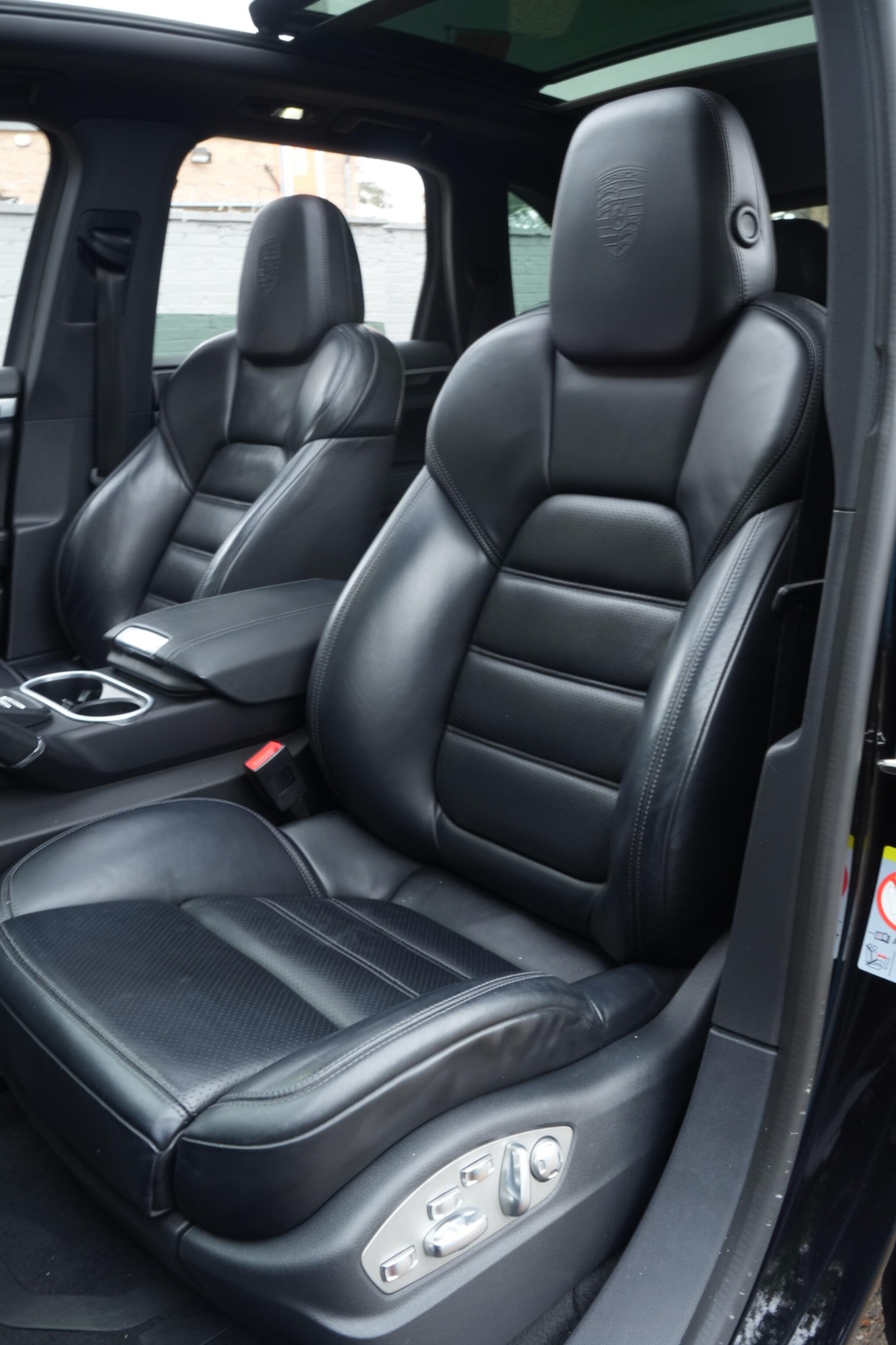 Used Porsche Cayenne 2017 for sale - 76993848: Photo 40