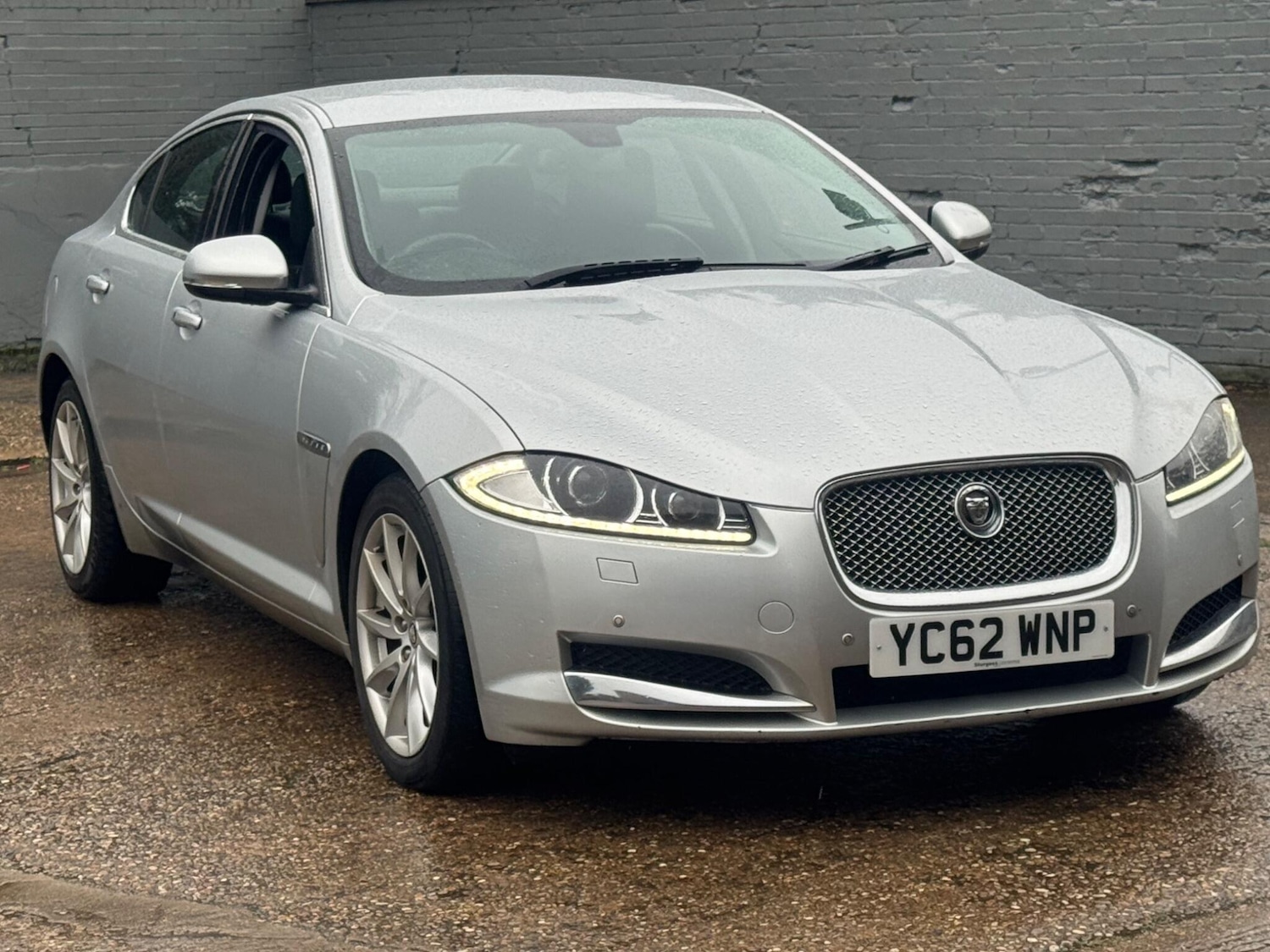 Used Jaguar XF 2013 for sale - 77611471: Photo 4