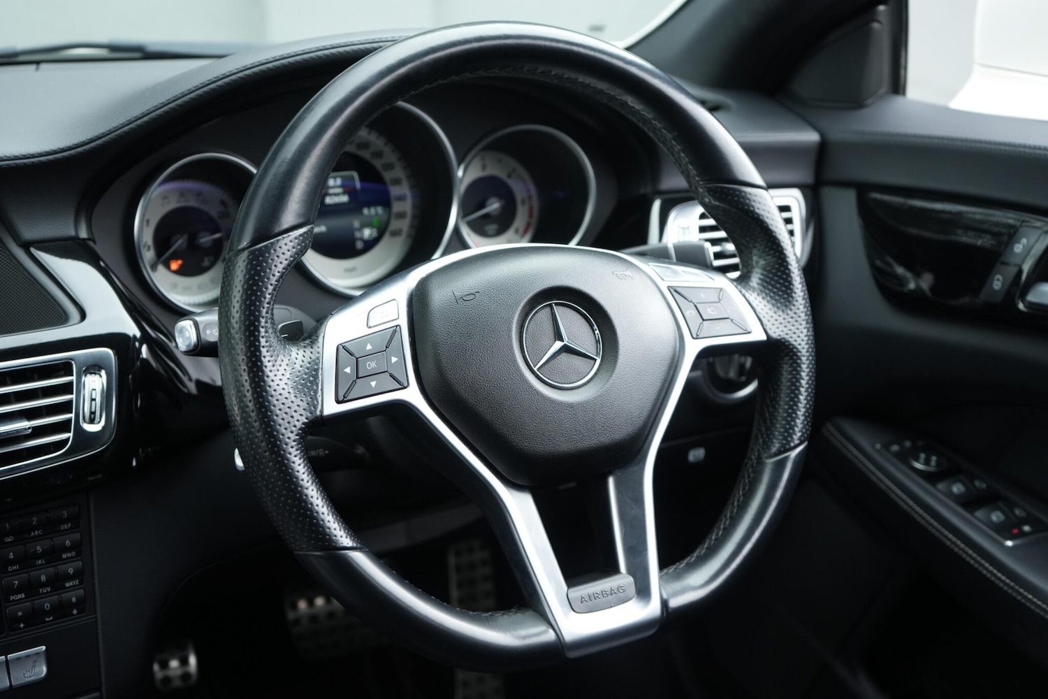 Used Mercedes-Benz CLS 2013 for sale - 77853376: Photo 38