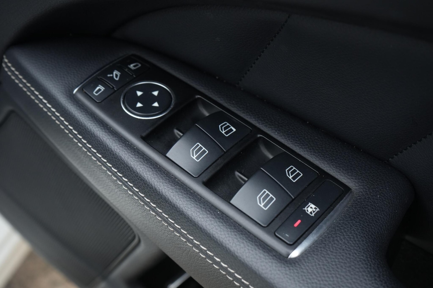 Used Mercedes-Benz CLS 2013 for sale - 77853376: Photo 40