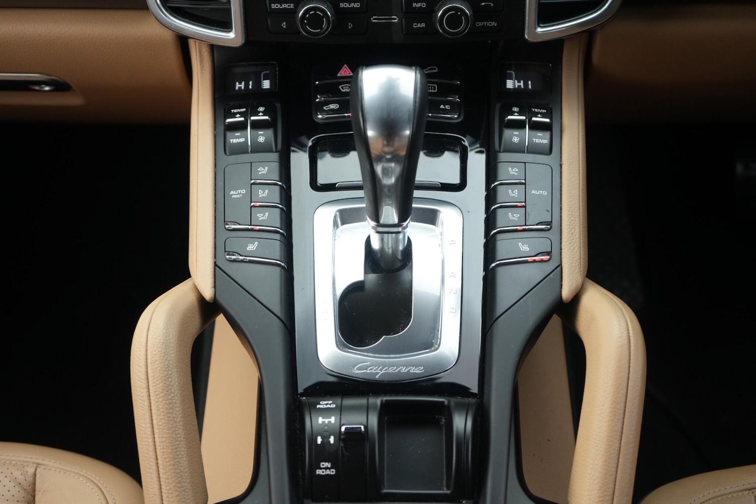 Used Porsche Cayenne 2014 for sale - 77597941: Photo 30