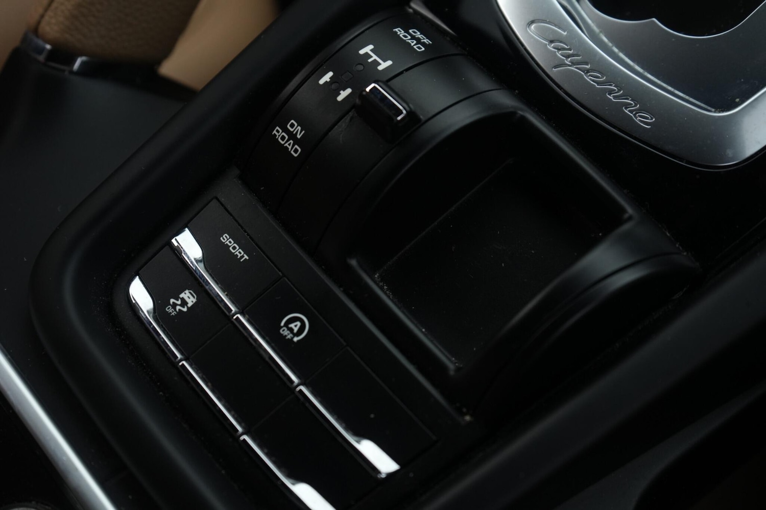 Used Porsche Cayenne 2014 for sale - 77597941: Photo 32