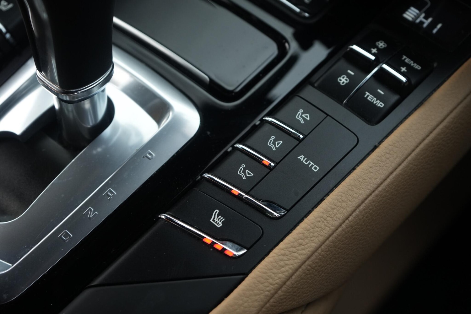 Used Porsche Cayenne 2014 for sale - 77597941: Photo 34