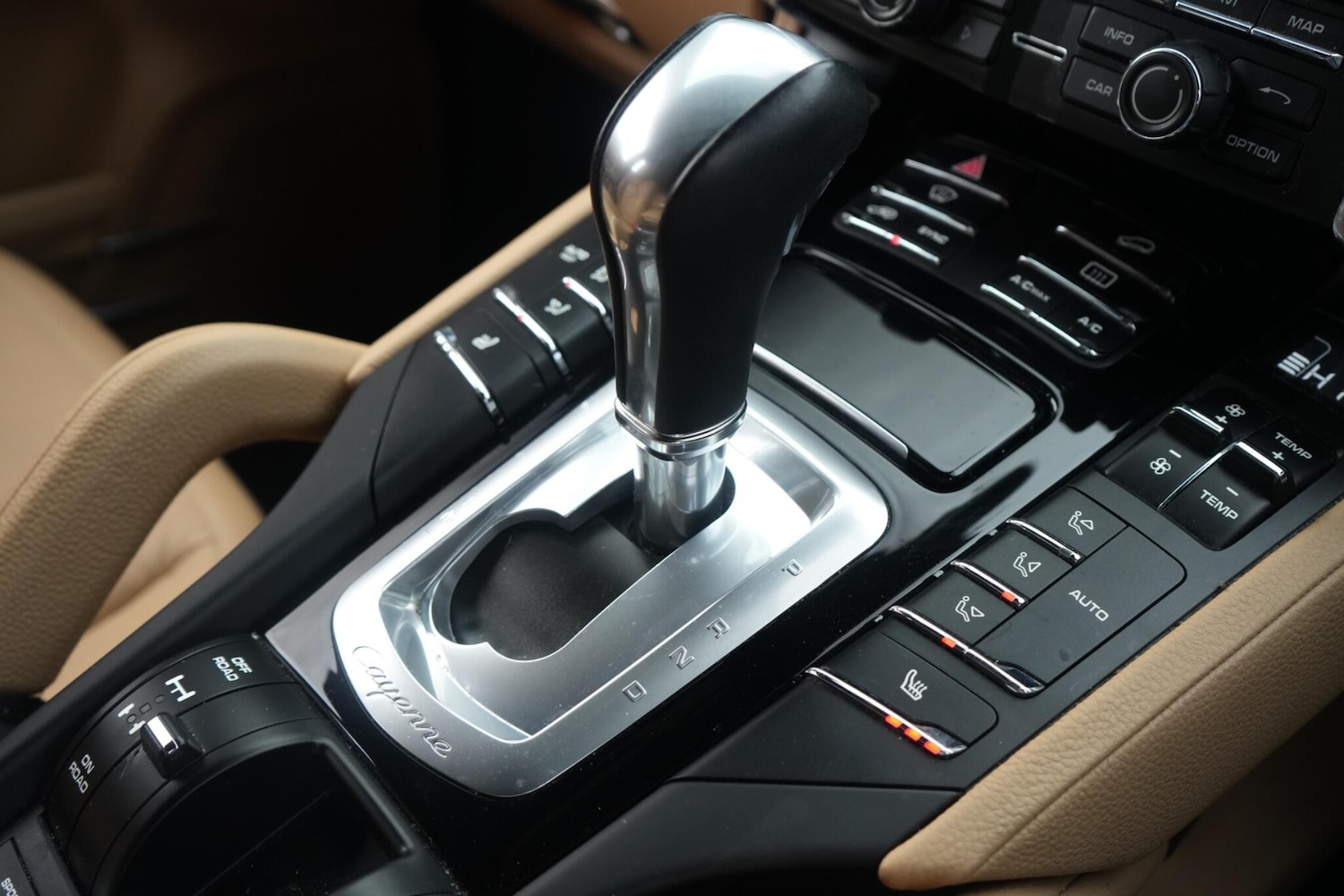 Used Porsche Cayenne 2014 for sale - 77597941: Photo 36