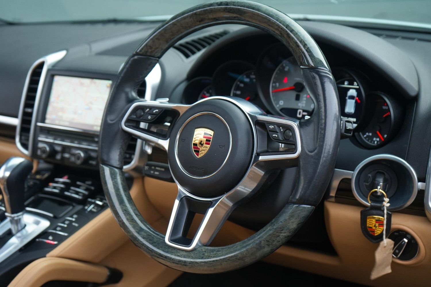 Used Porsche Cayenne 2016 for sale - 77387445: Photo 3