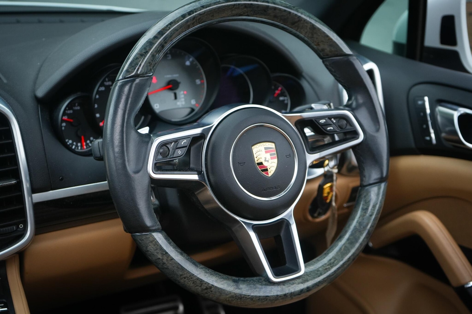 Used Porsche Cayenne 2016 for sale - 77387445: Photo 34